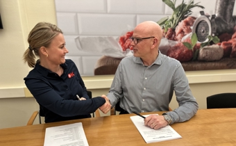 /media/am4mhn3l/dsm-mette-bisgaard-og-leif-wilson-skriver-under.jpg?rxy=0.5143111409039163,0.1733718218777902&width=340&height=210&v=1daf789d93f3770